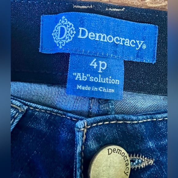 Democracy "Ab"Solution Tapered Cropped Jean - Size 4P (29") - Picture 11 of 12